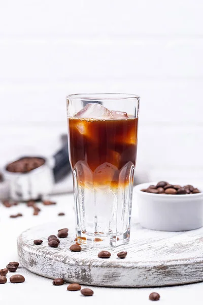 Эспрессо тоник, модный кофе напиток — стоковое фото