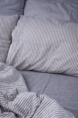 Yastıklı yatak ve battaniye