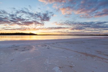 Gün batımında Crossbie Gölü, Murray Sunset Ulusal Parkı, Victoria, Avustralya