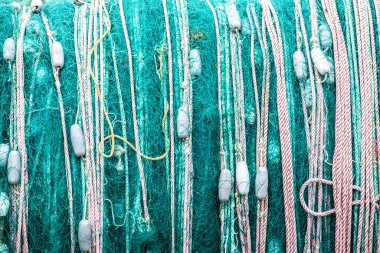 Yakından şamandıralı balık ağı