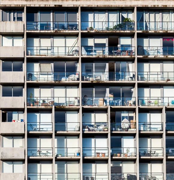 Façade Bâtiment Résidentiel Près Nombreuses Fenêtres Comment Les Gens Vivent — Photo