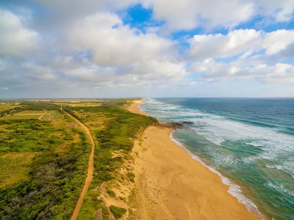Pemandangan Udara Pedesaan Australia Dan Pantai Laut Saat Matahari Terbenam — Stok Foto