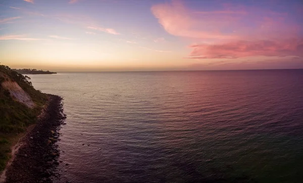 Flygfoto Panorama Magnifik Lila Solnedgång Över Havet — Stockfoto