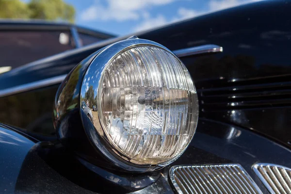 Primer Plano Del Faro Hermoso Coche Vintage Negro — Foto de Stock