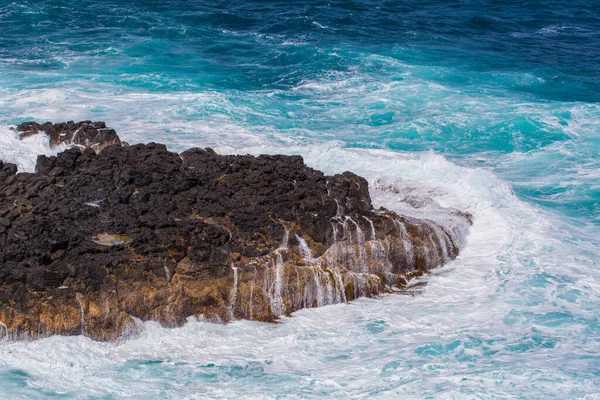 Gelombang Memecah Keras Pada Batu Philip Island Victoria Australia — Stok Foto