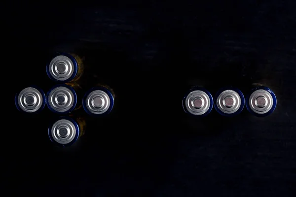 Borden Gemaakt Van Gebruikte Batterijen Geïsoleerd Zwart Met Kopieerruimte — Stockfoto