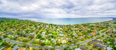 Frankston banliyösünün Mornington Yarımadası 'na kurulmuş hava manzarası. Melbourne, Victoria, Avustralya