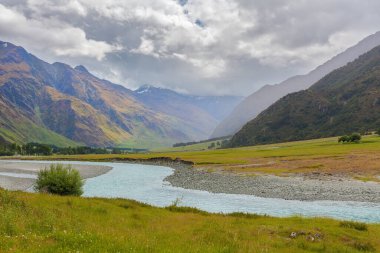 Ulusal Park Dağı, Matukituki Nehri ve güzel tepeler.