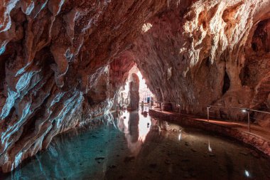 Kosciuszko Ulusal Parkı, Avustralya 'daki güzel büyük zafer mağarası