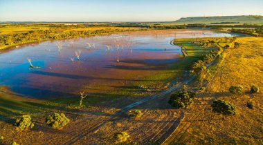 Discovery Lagoon gün batımında hava görüşünde. Kanguru Adası, Güney Avustralya