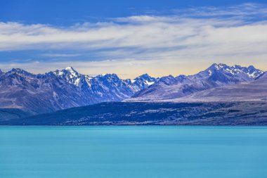 Muhteşem Tekapo Gölü ve kar kaplı Güney Alpleri, Canterbury, Yeni Zelanda