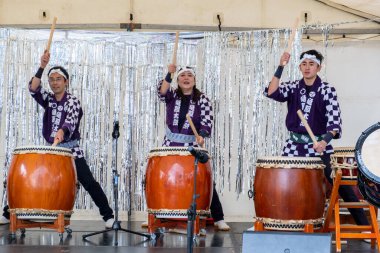 Melbourne, Avustralya - 6 Ekim 2019: Japon davulcular sokak festivalinde sahne alıyorlar