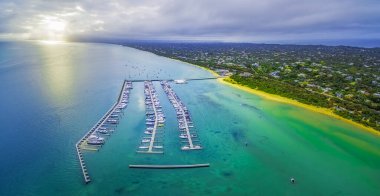 Blairgowrie Marina 'nın Mornington Yarımadası' ndaki hava manzarası. Melbourne Victoria, Avustralya