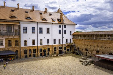 Mir, Belarus - 4 Temmuz 2019: MIR Kale Kompleksinin iç avlusu