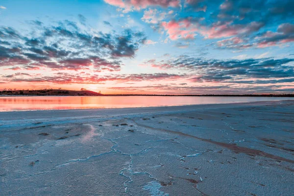 Vacker Rosa Salt Sjö Vid Solnedgången — Stockfoto