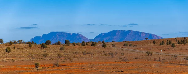 Flinders Ranges Βουνά Και Κόκκινο Τοπίο Βρωμιά — Φωτογραφία Αρχείου