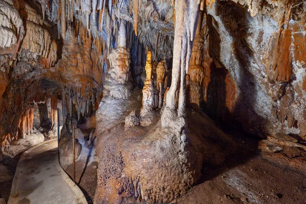 Stalaktiten Stalagmiten Und Säulen Einer Kalksteinhöhle Australien — Stockfoto