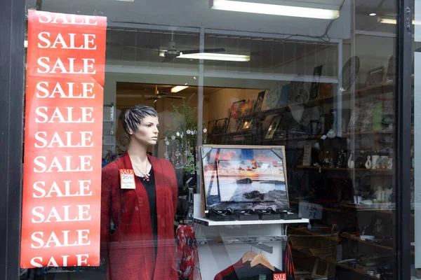 Melbourne Austrália Outubro 2019 Manequim Atrás Janela Loja Com Grande — Fotografia de Stock