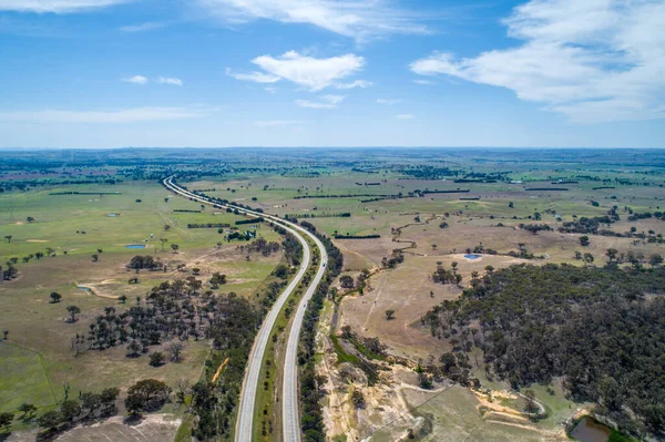 Hume Highway Kręci Się Łąkach Pastwiskach Słoneczny Dzień Cullerin Nowa — Zdjęcie stockowe