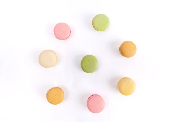 Macarons Coloridos Dispostos Círculo Isolado Fundo Branco Vista Superior — Fotografia de Stock