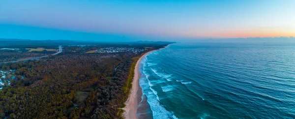 พาโนรามาทางอากาศของชายหาด Corindi ชายฝ งทะเลเม อพระอาท Corindi Beach New South Wales — ภาพถ่ายสต็อก