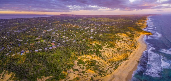 พาโนรามาทางอากาศของพ ชานเม องคาบสม Mornington ใกล Rye ตอนพระอาท ตกด Melbourne ออสเตรเล — ภาพถ่ายสต็อก