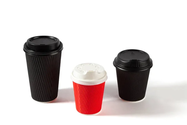 Tasses Café Jetables Noires Rouges Sur Fond Blanc Avec Espace — Photo