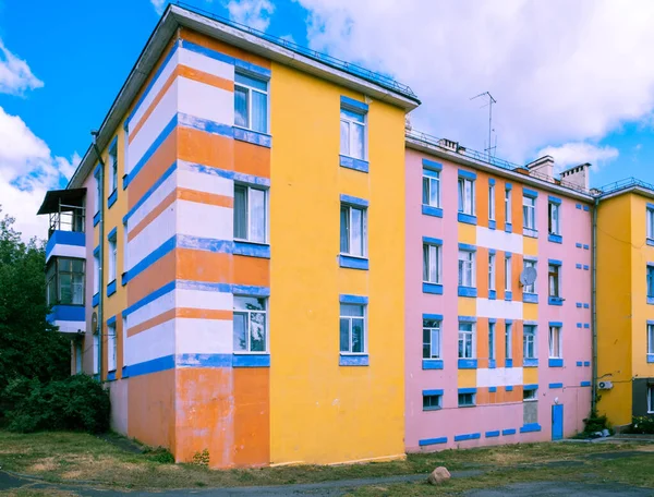 Bangunan Bertingkat Mazyr Belarus Yang Dicat Cerah Namun Bertingkat — Stok Foto