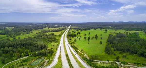 Panorama Aérien Autoroute Traversant Campagne Par Une Journée Ensoleillée Collombatti — Photo