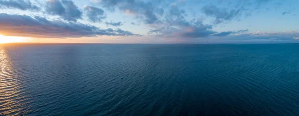 Panorama Udara Matahari Terbenam Atas Laut Tanjung Laut Minimalis — Stok Foto