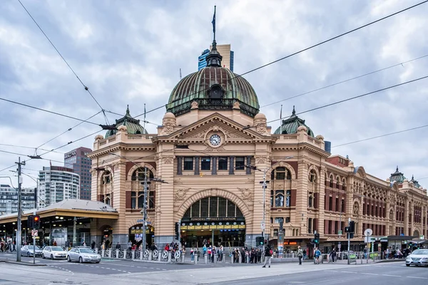 Melbourne Australien Juli 2019 Verkehrte Kreuzung Vor Dem Haupteingang Der — Stockfoto
