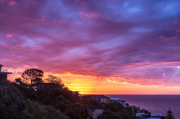 澳大利亚奥立弗山上的房子 日落时分俯瞰着莫宁顿半岛 — 图库照片