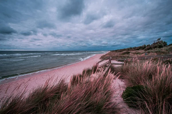 Människor Vandrar Längs Stranden Dramatisk Himmel Mornington Halvön Victoria Australien — Stockfoto