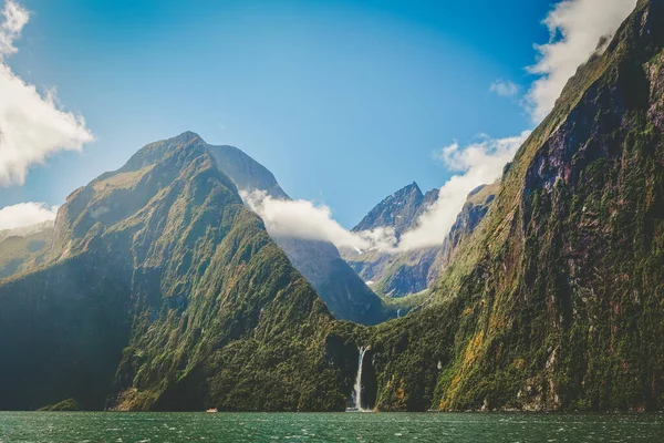 Majestic Stirling Falls Milford Sound Fiordland South Island Νέα Ζηλανδία — Φωτογραφία Αρχείου