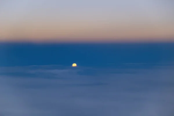 Bulan Purnama Tenggelam Awan Dengan Ruang Fotokopi — Stok Foto