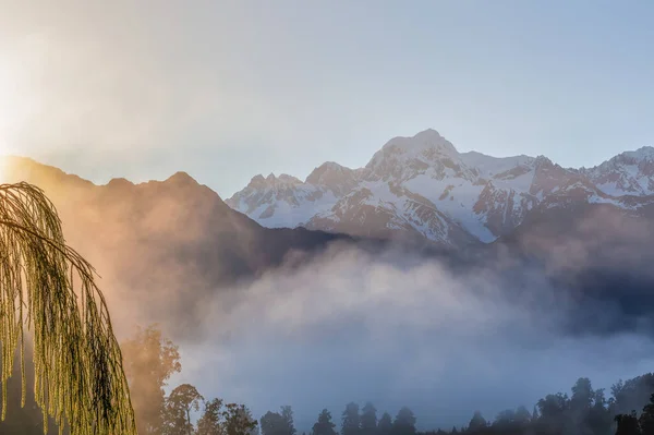 Pohled Jižní Alpy Jezera Matheson Ranní Mlze Jižní Ostrov Nový — Stock fotografie