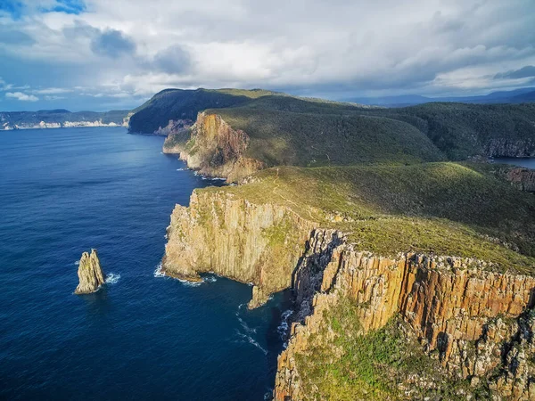 Tebing Kasar Cape Hauy Pada Pemandangan Udara Cerah Hari Cerah — Stok Foto