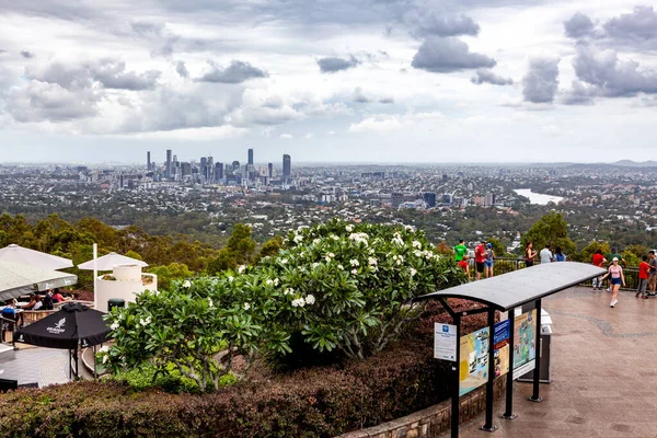 Brisbane Australia January 2019 Tourists Viewing Brisbane City Skyline Mount — Stock Photo, Image