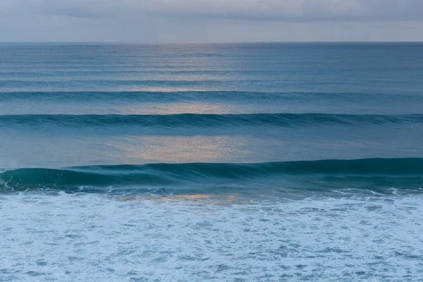 Profundo Turquesa Ondas Oceano Close — Fotografia de Stock