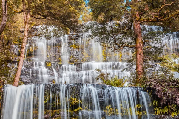 Air Terjun Kaskade Yang Indah Menutup — Stok Foto