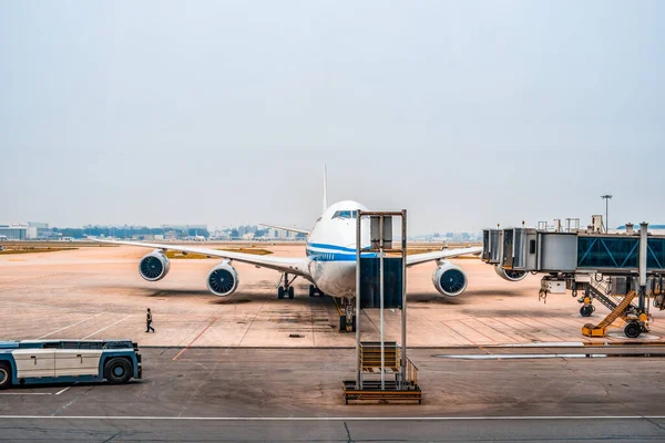 北京国際空港の地上大型旅客機 — ストック写真
