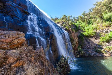Ünlü Mackenzie Grampians Ulusal Parkı, Avustralya 'daki Halls Gap yakınlarında düştü.