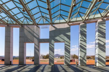 Canberra, Avustralya - 11 Mart 2018: Parlamento Binası girişi