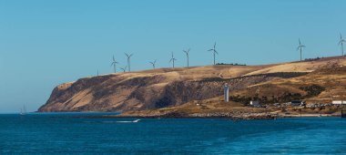 Jervis Burnu Deniz Feneri ve Güney Avustralya 'da deniz manzaralı rüzgâr çiftliği