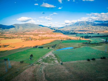 Günbatımının Kiewa Vadisi, Victoria, Avustralya üzerindeki hava manzarası