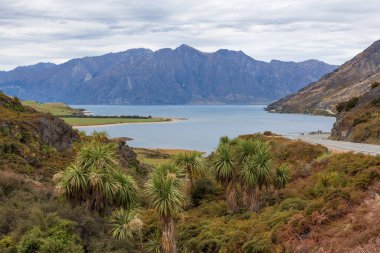 Wanaka yakınlarındaki nefes kesici Hawea Gölü, Otago bölgesi, Güney Adası, Yeni Zelanda