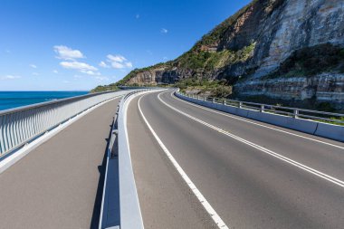 Sea Cliff Köprüsü - Büyük Pasifik Yolu 'nun bir parçası, NSW, Avustralya