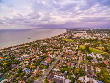 Avustralya 'nın kıyı banliyö bölgesinin havadan görünüşü