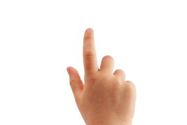 Küçük kızın sağ eli beyaz arka planda izole edilmiş işaret parmağıyla vuruyor.