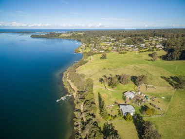 Mallacoota kasabasının hava manzarası, Victoria, Avustralya
